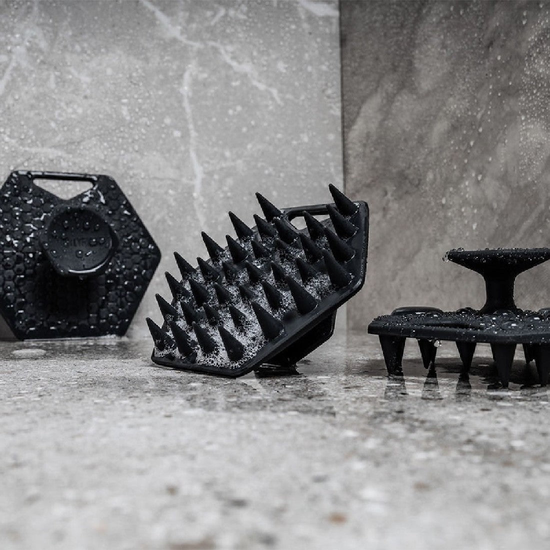 TOOLETRIES SCALP MASSAGER